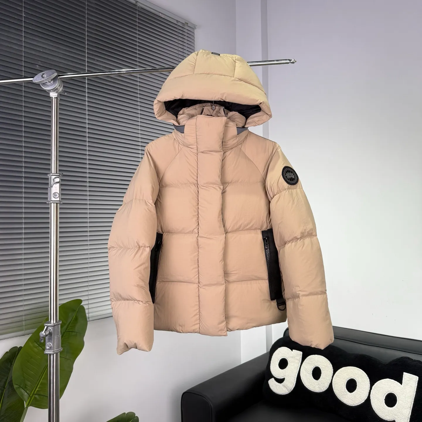P880 High-end quality 𝗖𝗔𝗡𝗔𝗗𝗔 𝗚𝗢𝗢𝗦𝗘｜Canada Goose 𝗝𝘂𝗻𝗰𝘁𝗶𝗼𝗻Capsule Short Down Jacket/Ouyang Nana Generation 𝗦𝗶𝘇𝗲: 𝗫𝗦 𝗦 𝗠 𝗟 𝗫𝗟 𝗫𝗫𝗟 Product color: black, pure white, off-white, cherry blossom pink, green, brown, Coding: 𝟬𝟬𝟬𝟲𝟭𝟬𝗖